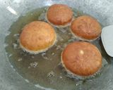 Foto langkah ke 5 dari resep Bomboloni Isi Strawberry.