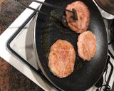Foto del paso 1 de la receta: Hamburguesa de pollo a la plancha con lechuga tomate y cebolla