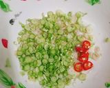 Hình bước làm 1 của món Cá vụn xào bắp chuối