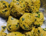 મલ્ટીગ્રેન થાલીપીઠ (Multigrain Thalipeeth Recipe In Gujarati) રેસીપી સ્ટેપ2ફોટો