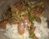 Foto langkah ke 5 dari resep Tumis jamur kancing.