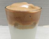 Foto langkah ke 4 dari resep Dalgona Coffee anti gagal tanpa mixer (es/hot).