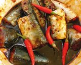 Hình bước làm 2 của món Cá nục kho khô
