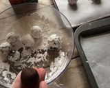 Foto langkah ke 10 dari resep Chocolate-espresso snowcaps cookies.