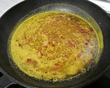 Foto del paso 2 de la receta: Salmón en salsa de naranja con tiras de puerro crujientes