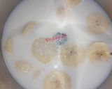 A picture of step 2 of Oreo Banana Milkshake.