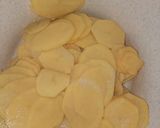 Foto del passaggio 1 della ricetta Croccanti e saporite chips al forno