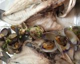 Foto del paso 4 de la receta: Pescado al horno con almejas