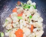 Hình bước làm 3 của món Bông cải xào cật,tim heo