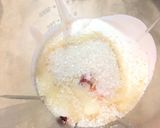 A picture of step 2 of Strawberry cream Shake.