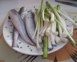 Foto del paso 6 de la receta Pescadillas con ajos tiernos y gamba pelada