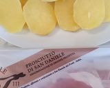 A picture of step 1 of Patate e prosciutto.