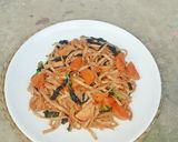 Foto langkah ke 5 dari resep Mie Urai Goreng Bayam Batik.
