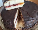 Foto del paso 10 de la receta: Tarta de chocolate rellena de confitura de 🍓 fresa y 🎃calabaza