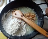 Pas rețetă Halva din făină cu lapte și nucă 1 fotografie