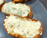 Foto del paso 2 de la receta: Tostas de solomillo al roquefort 🍞🧀