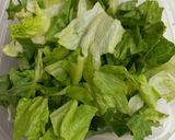 Foto del paso 1 de la receta: Ensalada de Lechuga, Jamón, Queso y Aceitunas