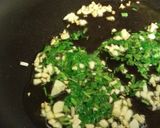 Foto del paso 7 de la receta: Brócolis salteados con pimentón y calamares con langostinos al ajillo