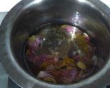 A picture of step 2 of Kashmiri kahwah.