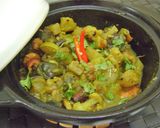 A picture of step 8 of Chingri diye Panch Mishali Torkari (Bengali Dish cooked in a Moroccan Tagine Pot).