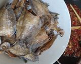 Foto langkah ke 2 dari resep Ikan Asin Sepat Balado.