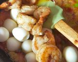 Foto langkah ke 5 dari resep Udang, telur puyuh sambal pedas.