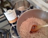 Foto del passaggio 1 della ricetta Risotto al radicchio di Treviso al profumo di Porto