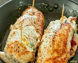 Foto del paso 7 de la receta: Rollos de pechuga de pollo relleno de langostino y espinacas