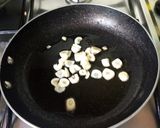Foto del paso 3 de la receta: Lenguadina a la plancha con picada de ajos y pimentón