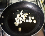 Foto del paso 3 de la receta: Lenguadina a la plancha con picada de ajos y pimentón