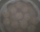Foto del paso 3 de la receta: Albóndigas de atún en lata y salsa de tomate