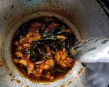 A picture of step 2 of Murmure bhadang(puffed murmure chiwda).