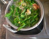 Foto langkah ke 2 dari resep Sayur Asem Komplit dengan Lauk Tempe Goreng,Tahu Goreng,Ayam Goreng dan Pindang Tepung.