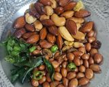 A picture of step 2 of Makhana Dry Fruit Chiwda.