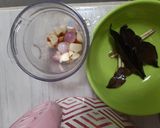 Foto langkah ke 1 dari resep Ayam Serundeng Kelapa + Lengkuas.