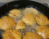 A picture of step 3 of Aloo ke pakory with bengan.