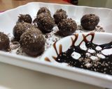 A picture of step 8 of Oreo Chocolate Truffle Balls.