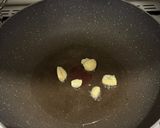 Foto langkah ke 1 dari resep Indomie Dok - Dok Goreng.