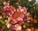 A picture of step 5 of Aloo Bhindi Fry.