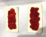 Foto langkah ke 3 dari resep STRAWBERRY PASTRIES SIMPEL DAN ENAK!.