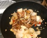A picture of step 5 of Spicy soy sauce chicken with onion and green pepper.