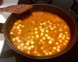 Foto del paso 6 de la receta Garbanzos con Almejas y Fideos "entomataos"