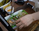 A picture of step 4 of Bánh Bột Lọc Wrapped in Banana Leaves.