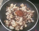 Foto del paso 3 de la receta: Coliflor con salteado de morcilla y cebolla confitada