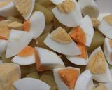 Gambar langkah 2 resipi Salad Sejuk Telur, Kentang & Timun.