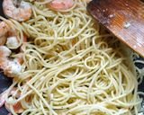 A picture of step 3 of Garlic Shrimp Spaghetti.