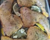 Foto del paso 5 de la receta: Muslos de pollo al horno al romero y limón