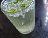A picture of step 3 of Kiwi chia juice.