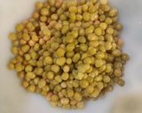Foto del paso 2 de la receta: Mini Medalloncitos de Garbanzos y Arvejas