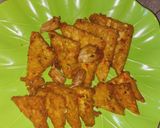 Foto langkah ke 4 dari resep Tempe Goreng Bawang Putih Daun Jeruk.
